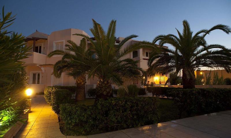 Hotel Caretta Beach Gerani  Eksteriør billede